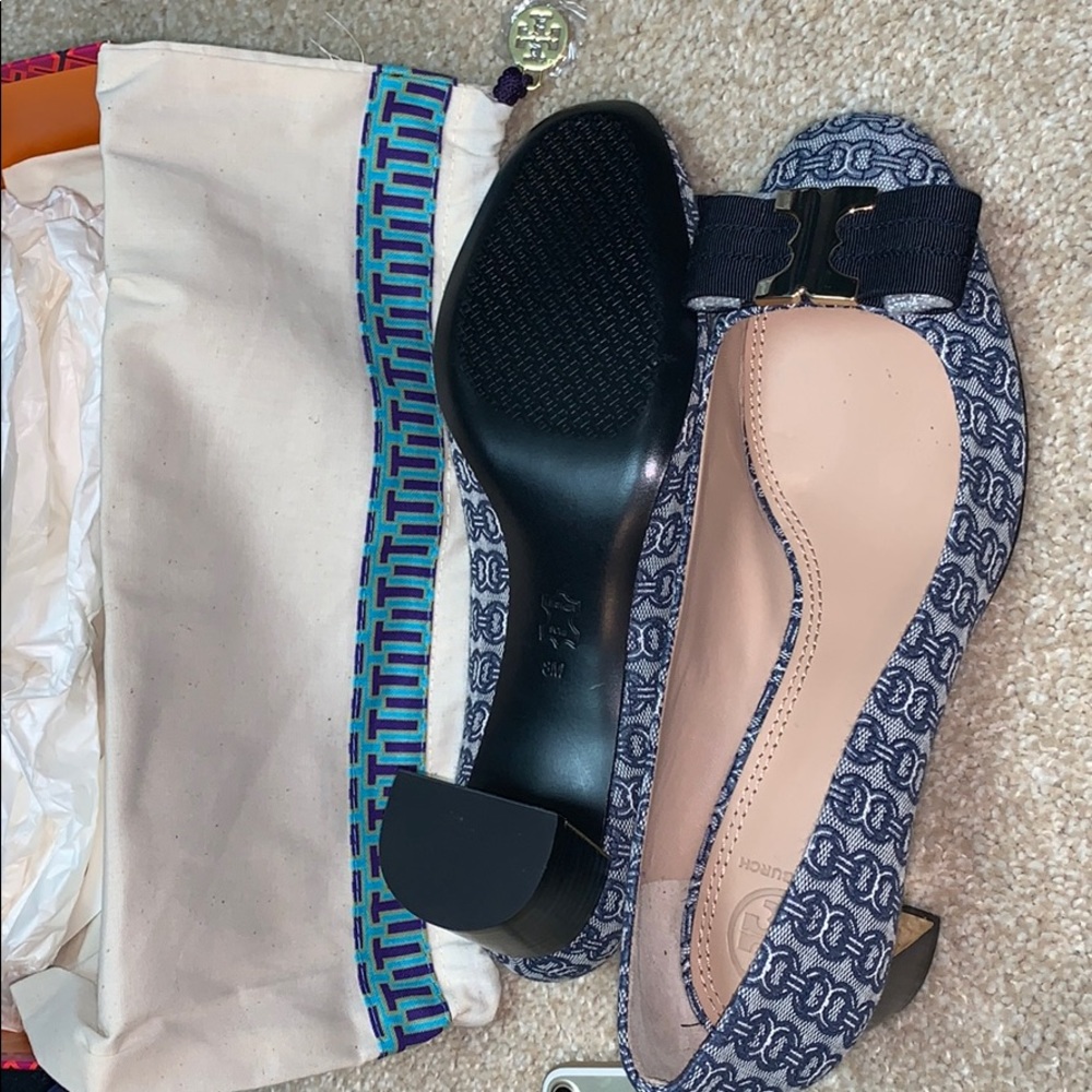 Shoes - Picture 2 of 3